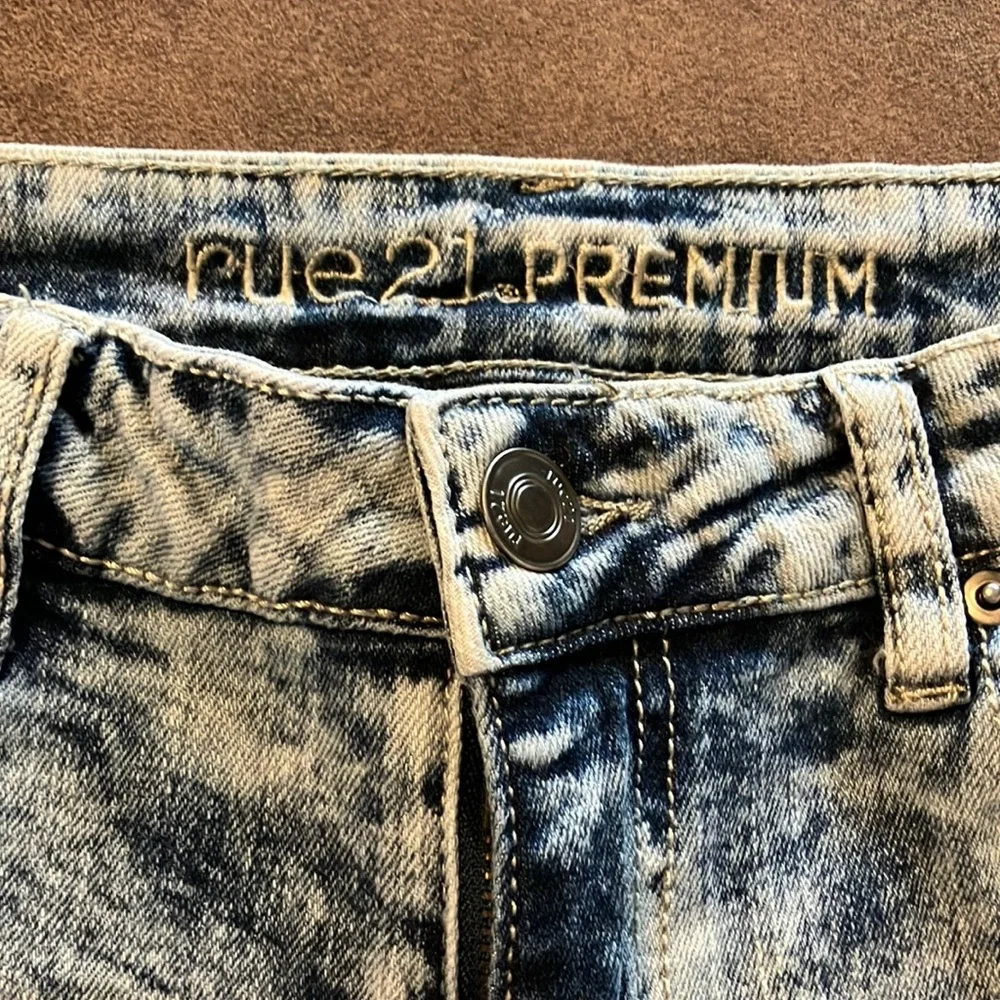 Rue21 Supreme Stretch Skinny Jeans with‎ red/white stripes & Distressed Details